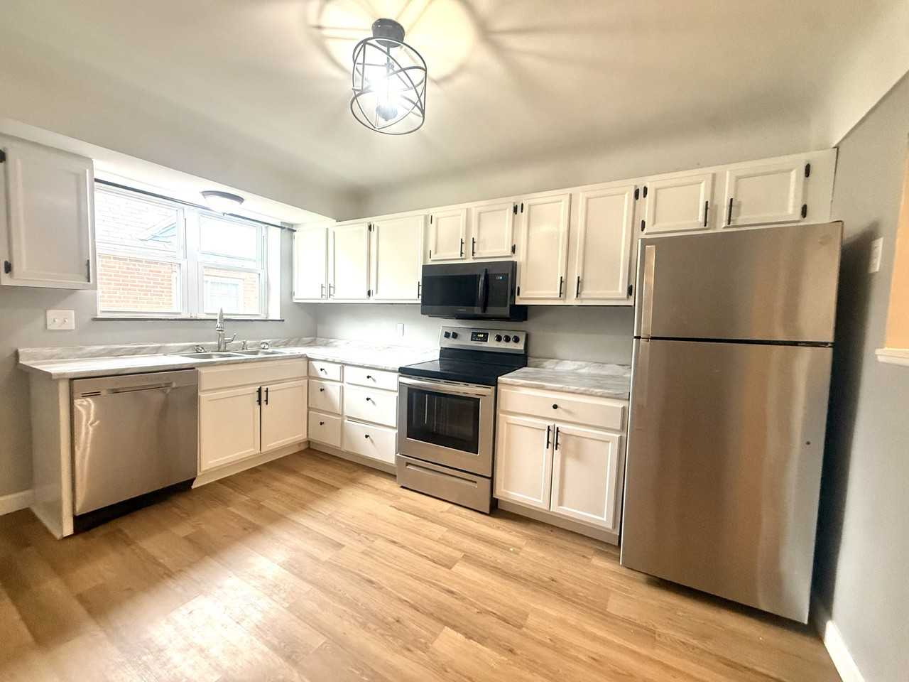 1131 Wilmont Ct - Photo 7 of 32