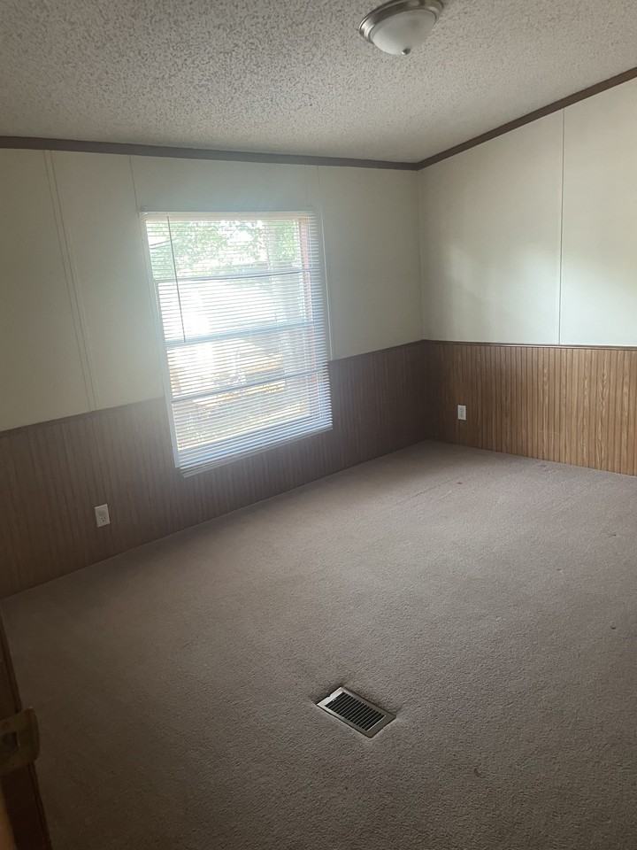 310 Elizabeth St - Photo 2 of 7