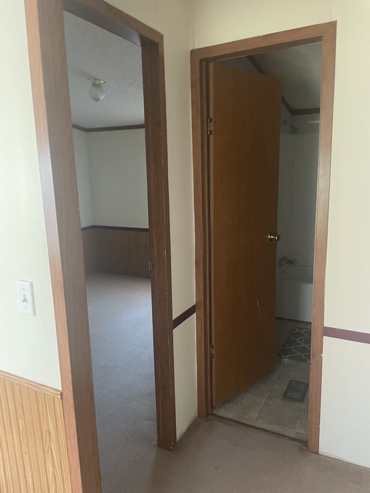 310 Elizabeth St - Photo 6 of 7
