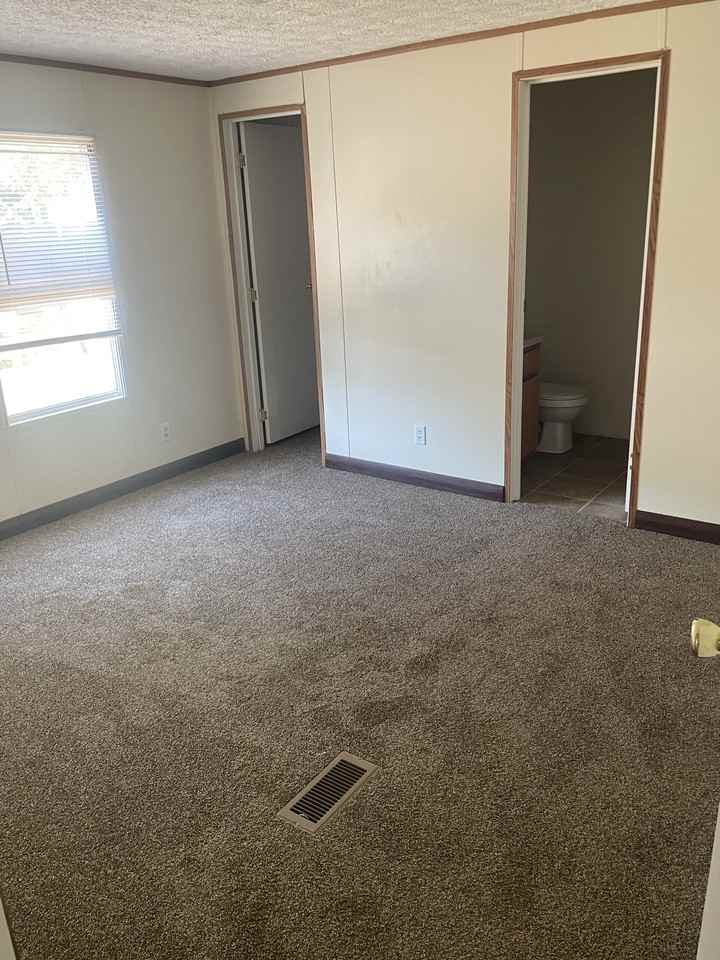 302 Lee St - Photo 2 of 9