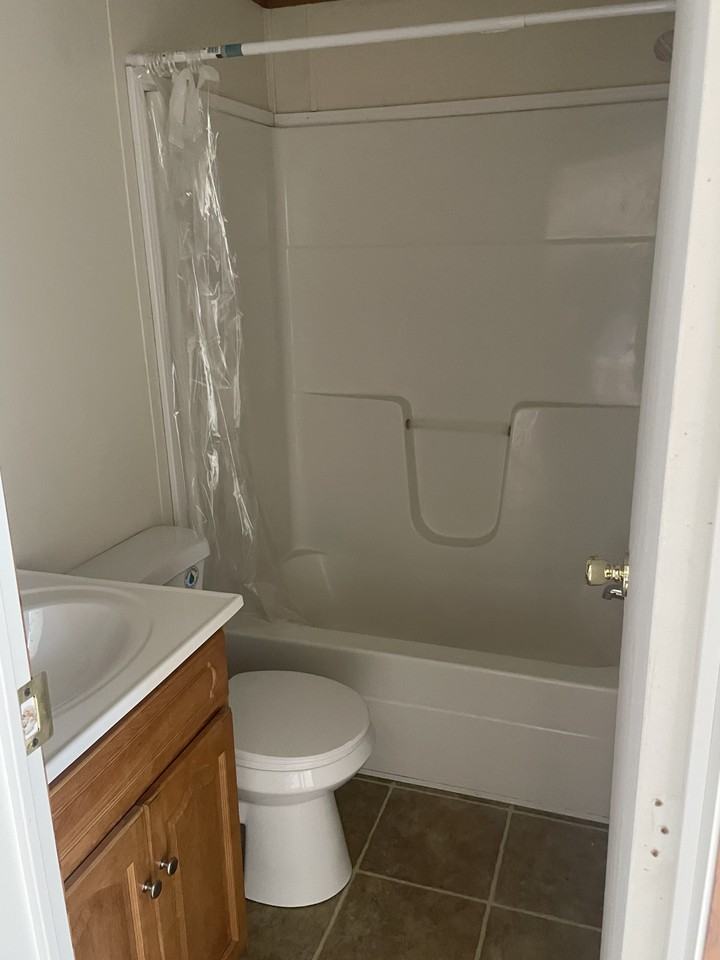 302 Lee St - Photo 4 of 9