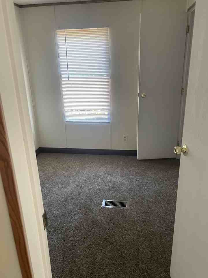 302 Lee St - Photo 7 of 9