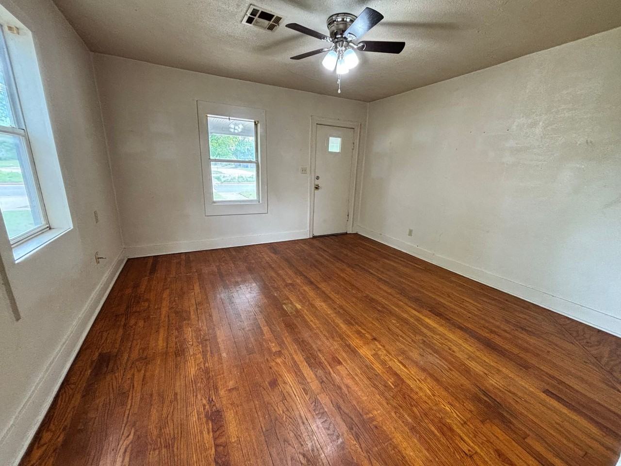 703 N Boulevard - Photo 3 of 15