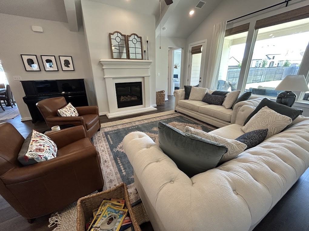 276 Washington Dr #1 - Photo 4 of 28
