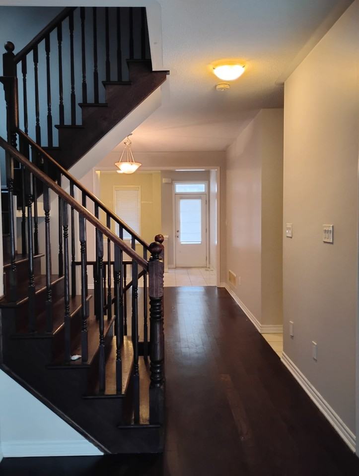 106 Benhurst Crescent - Photo 6 of 25