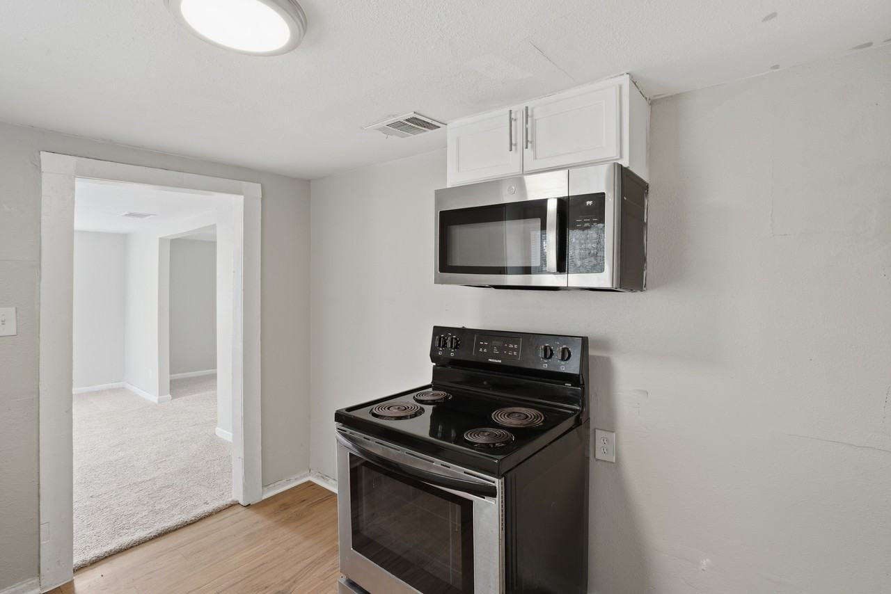 1214 Jones St #1 - Photo 3 of 28