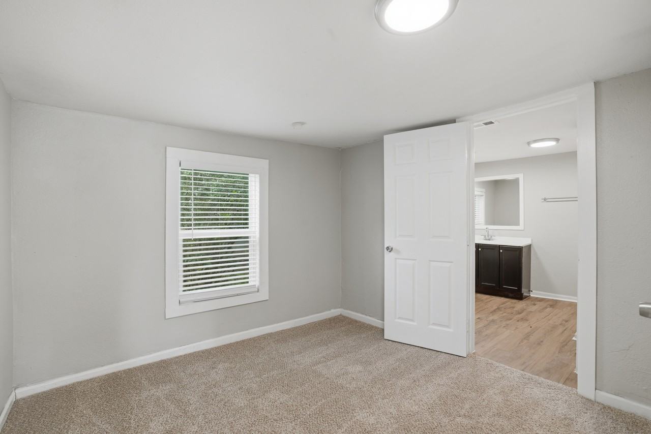 1214 Jones St #1 - Photo 5 of 28