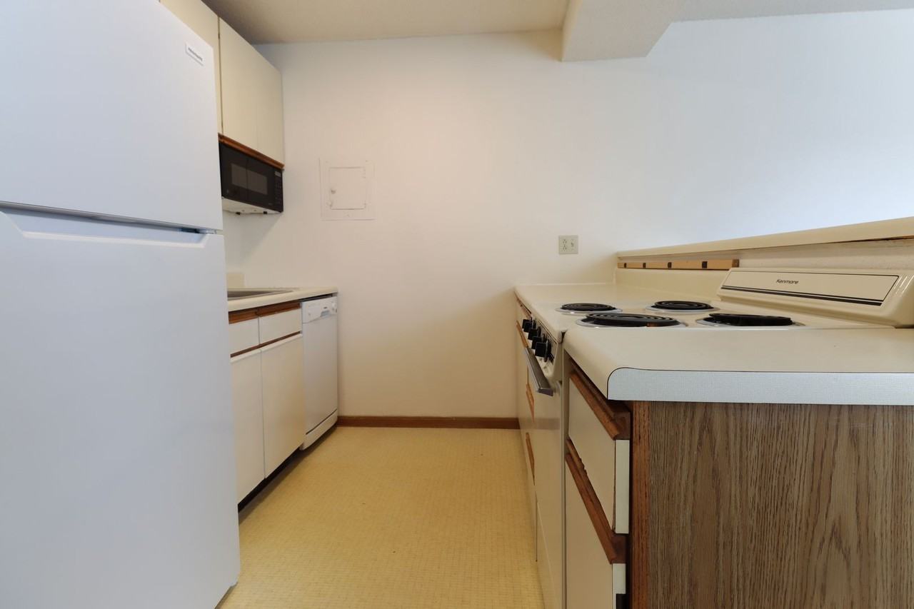 Greentree Condominiums - Photo 4 of 9