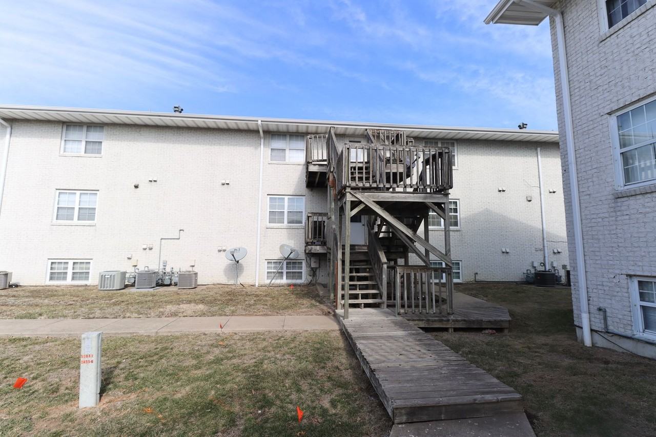 Greentree Condominiums - Photo 7 of 9