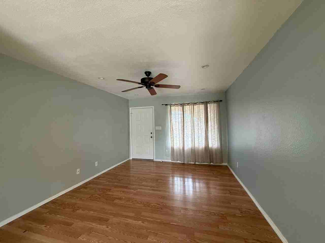 2263 E Hampton Ave - Photo 3 of 23