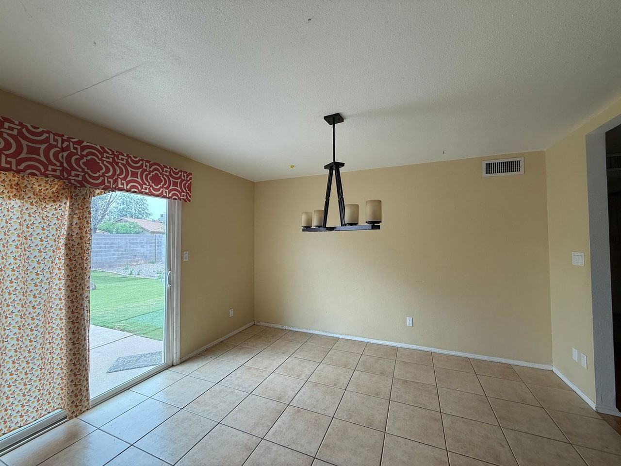 2263 E Hampton Ave - Photo 4 of 23