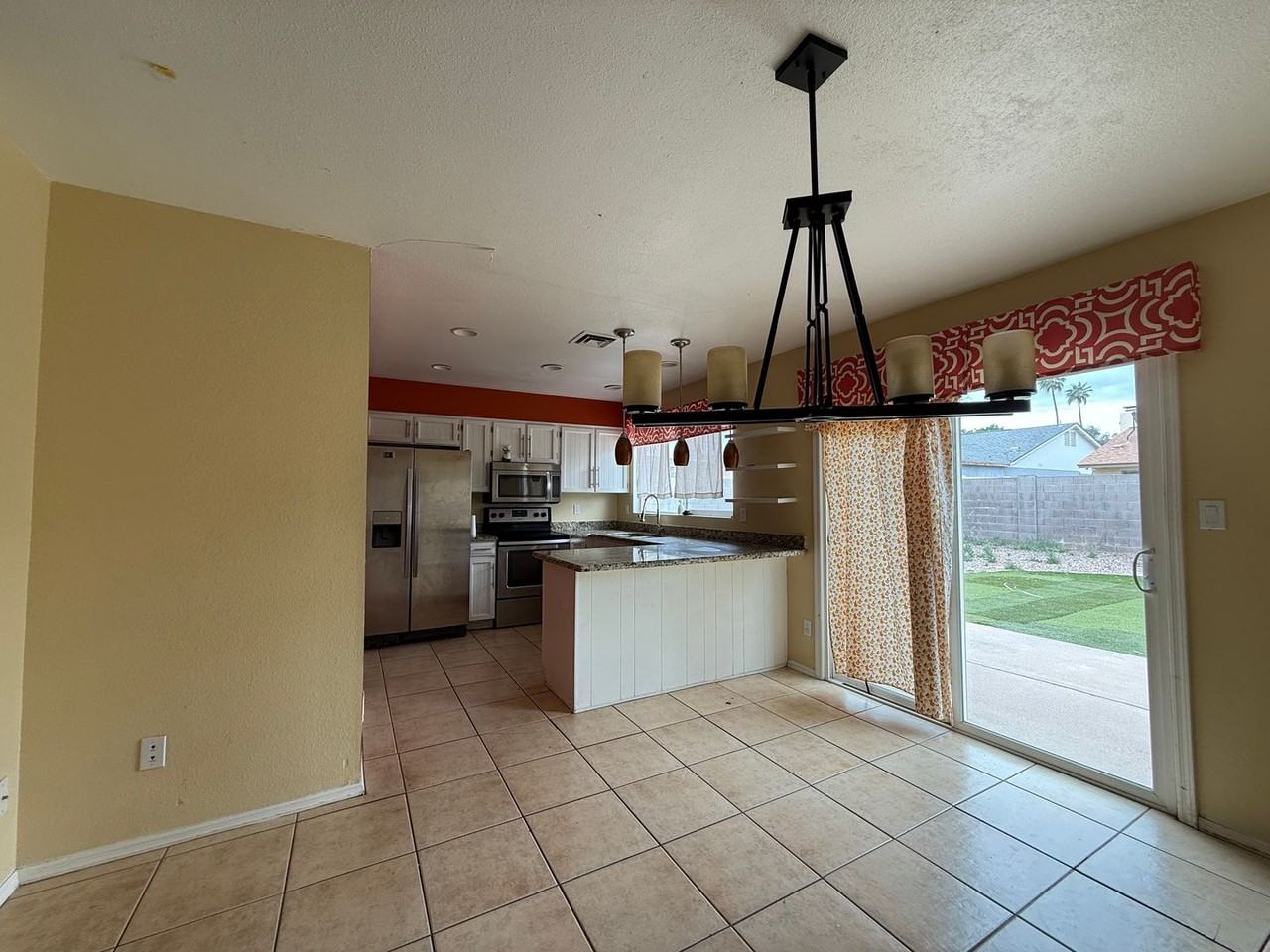2263 E Hampton Ave - Photo 6 of 23