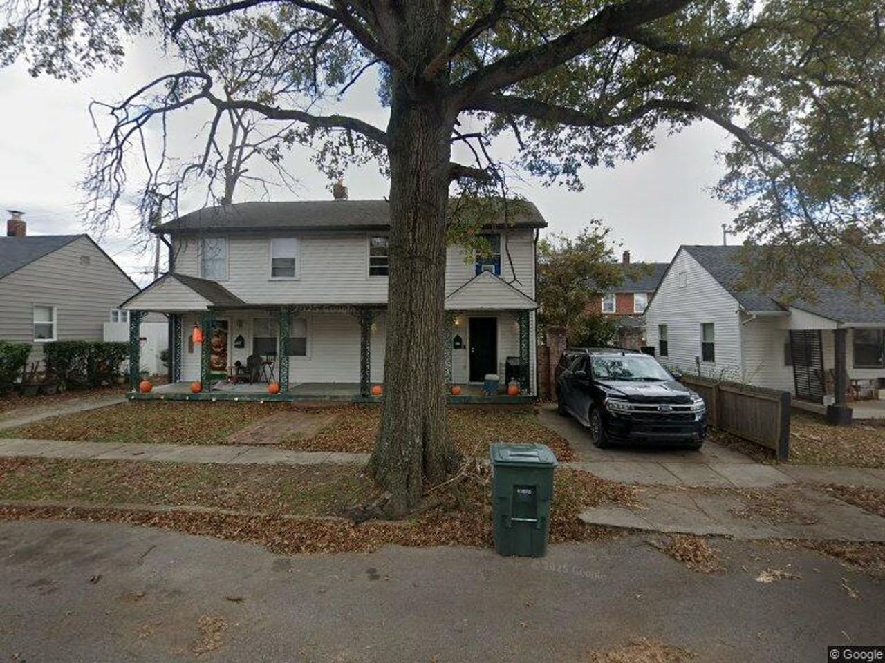 911 Bryan St - Photo 2 of 16