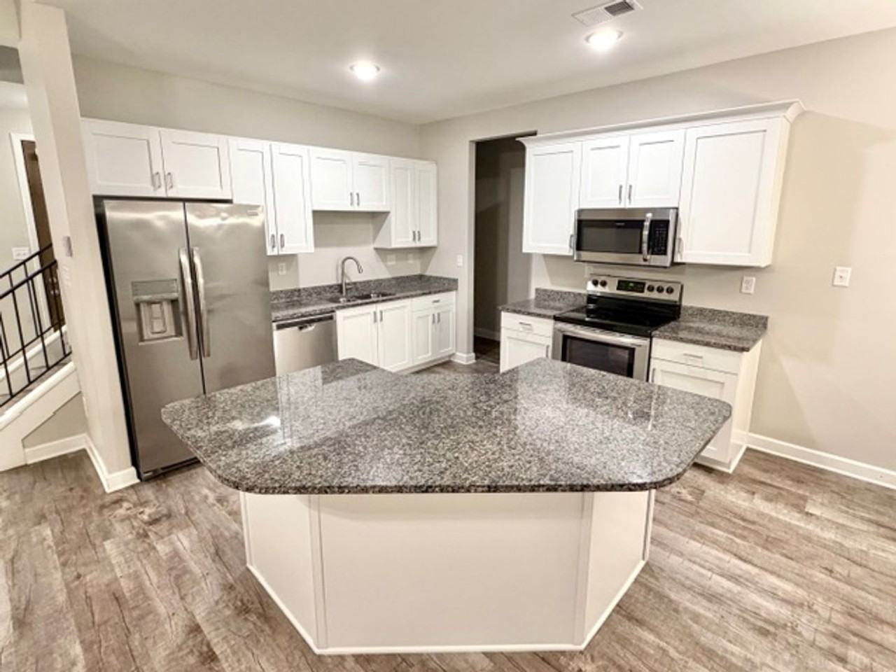 5592 Tucker Landing Dr - Photo 5 of 10