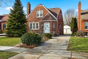 featured image of 2045 N Elizabeth St