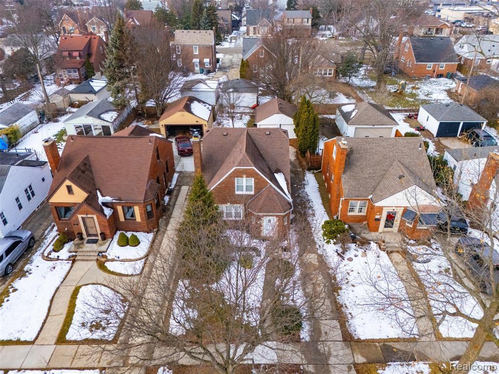 2045 N Elizabeth St - Photo 5 of 21