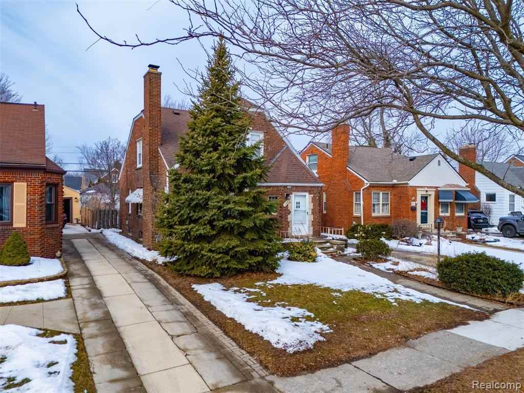 2045 N Elizabeth St - Photo 6 of 21