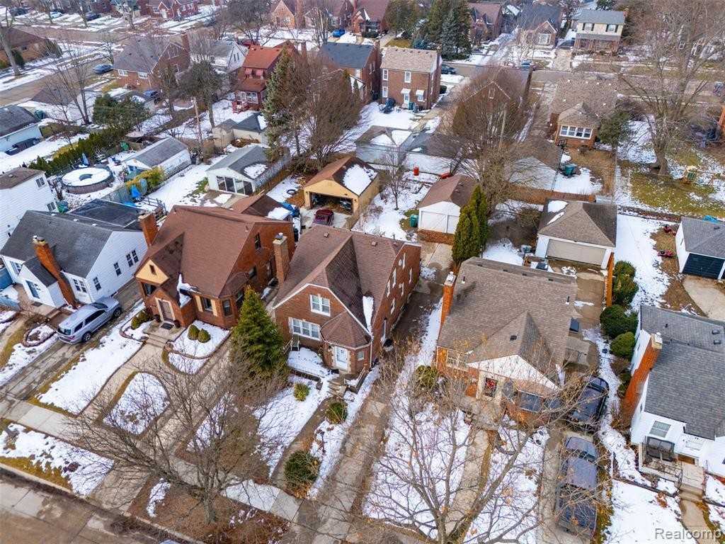 2045 N Elizabeth St - Photo 7 of 21