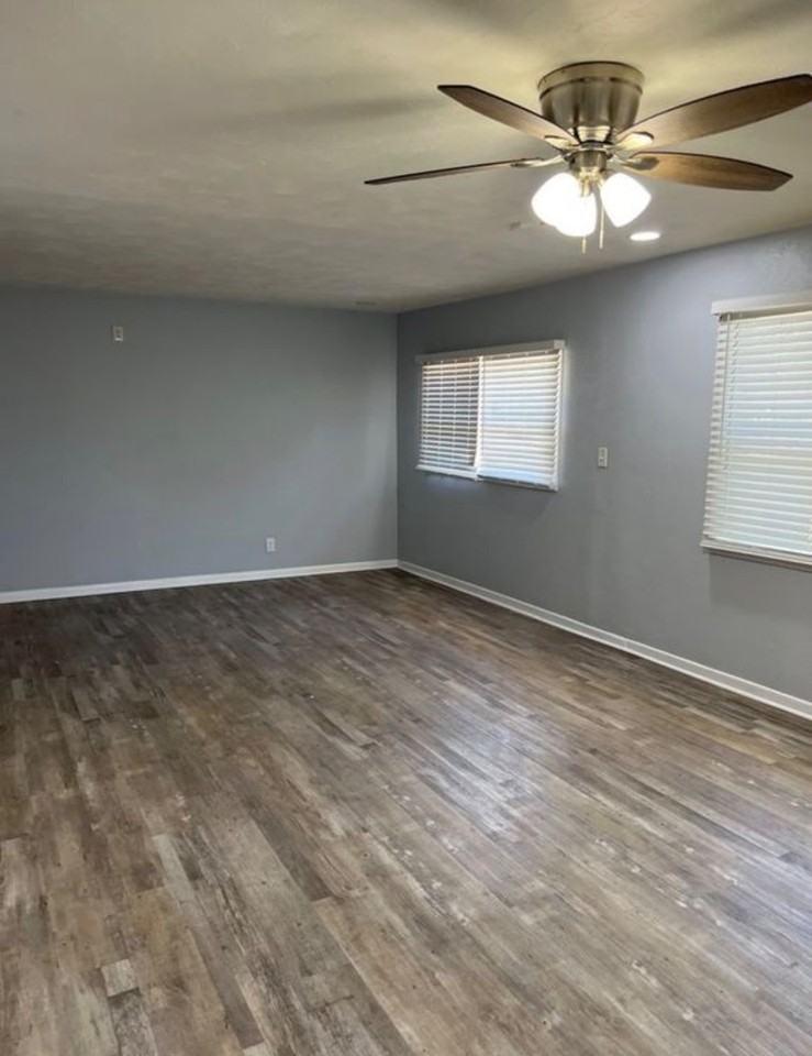 1520 E 2nd St - Photo 4 of 15