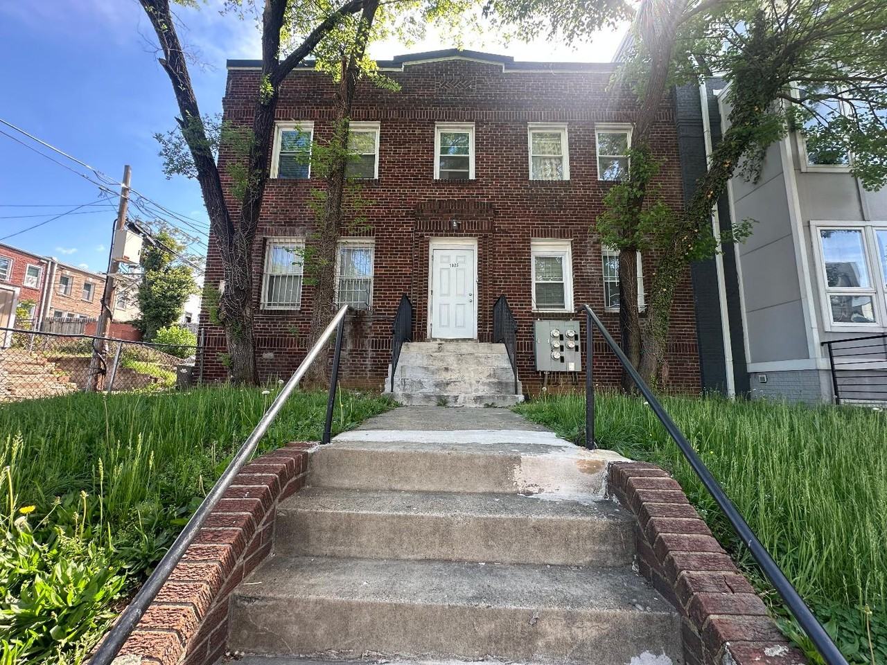 1025 17th St Ne - Photo 2 of 11