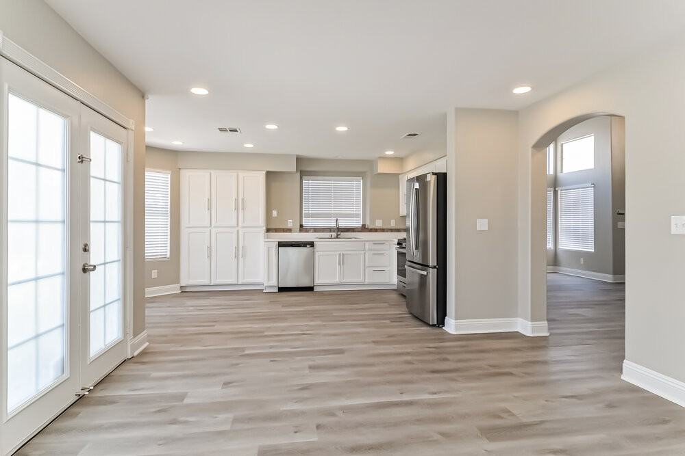 890 Single Tree Dr - Photo 7 of 17