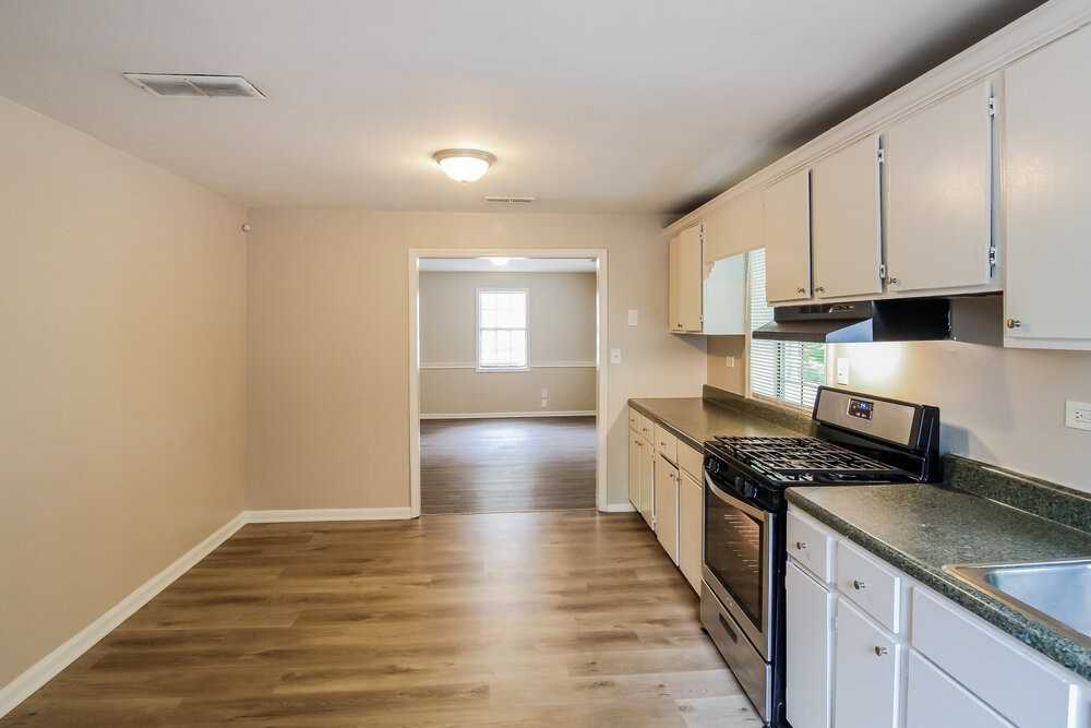 1135 Clark St - Photo 7 of 17