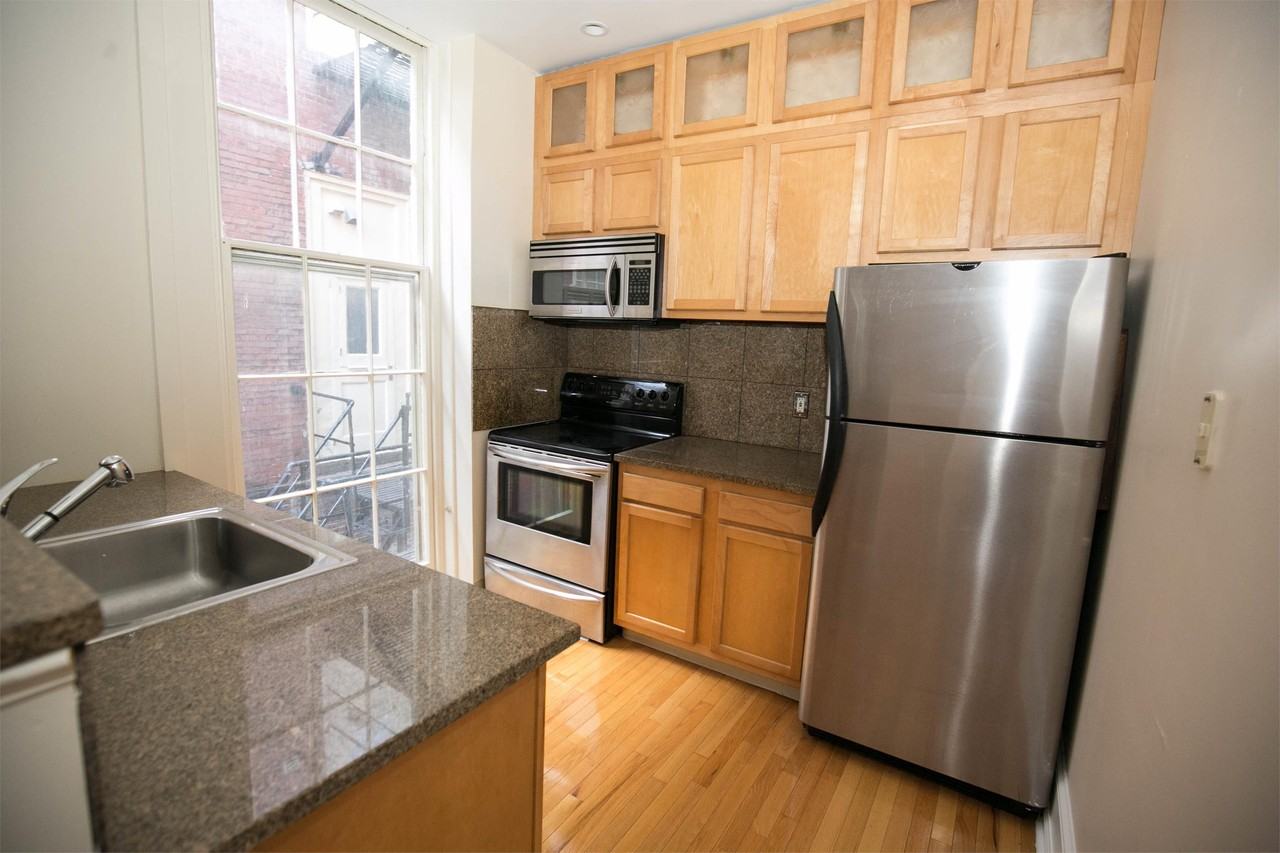 1814 Spruce St Apt 2r #2R - Photo 3 of 15