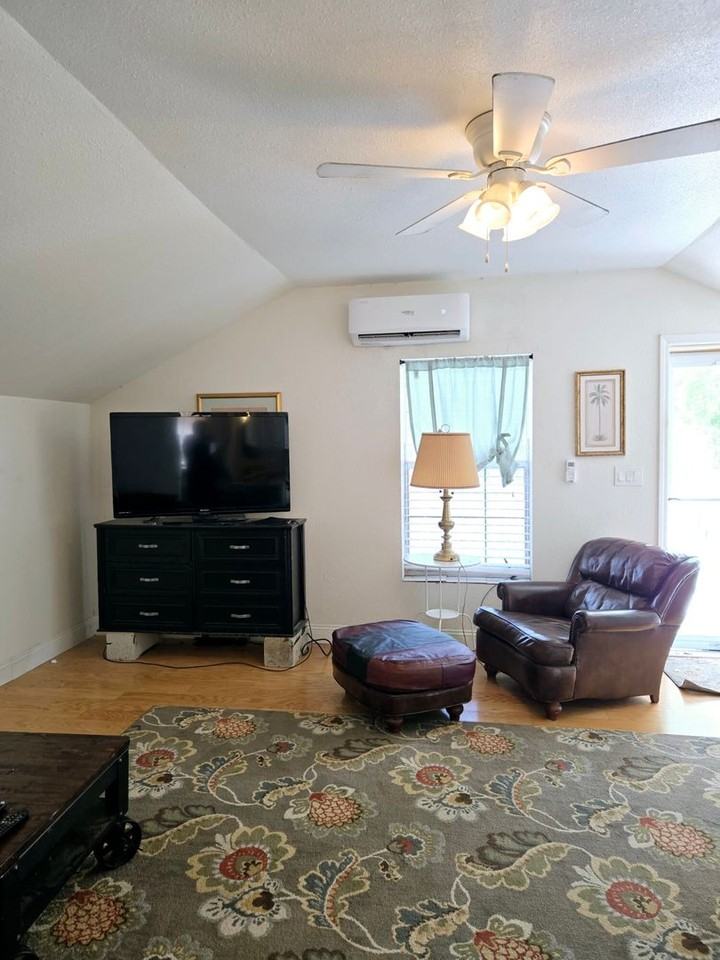 4805B Valhalla Ln - Photo 3 of 10