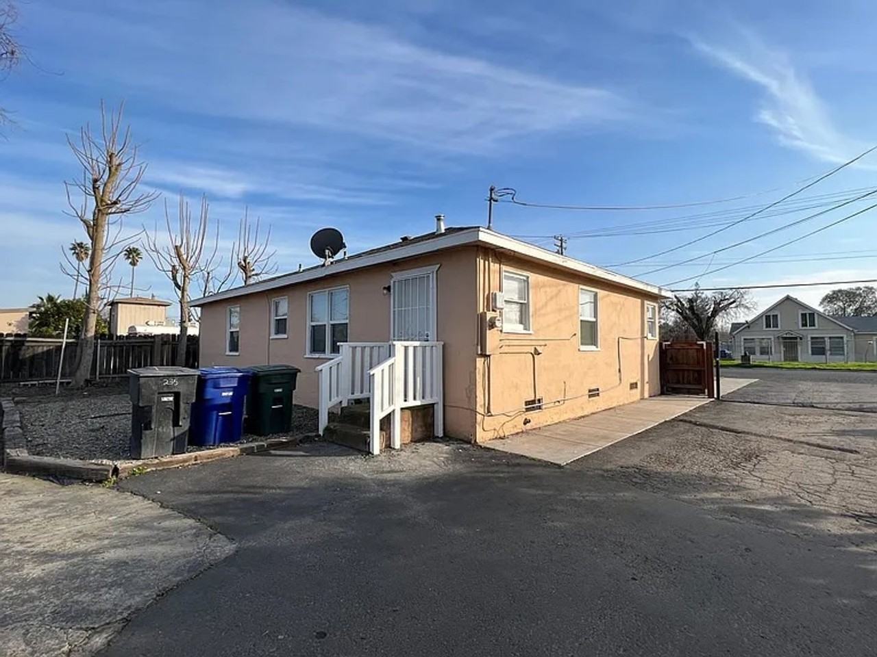 235 E. Coolidge Avenue - Photo 2 of 19