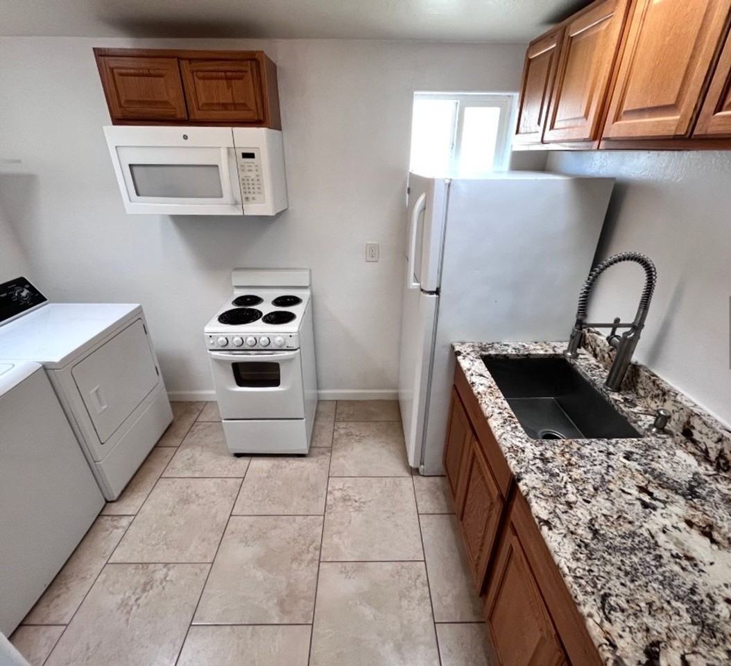 3713 S 7th Ave - Photo 7 of 15