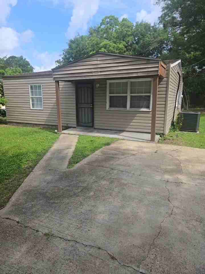 5443 Winona Dr