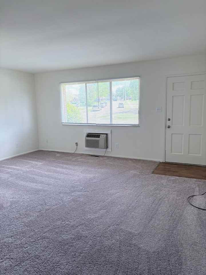 1237 Uhlwood Dr - Photo 2 of 7