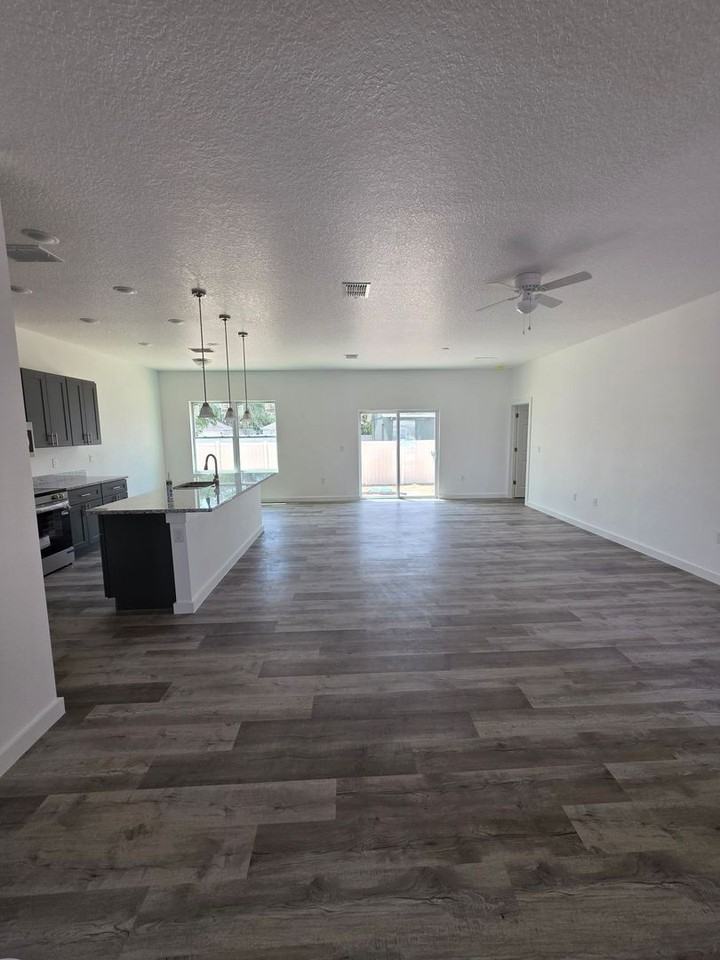 426 Eagle Dr - Photo 4 of 30