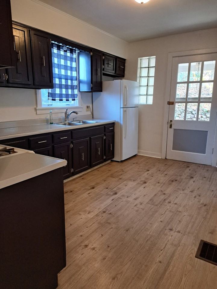 1922 Victoria Ave #1 - Photo 3 of 17