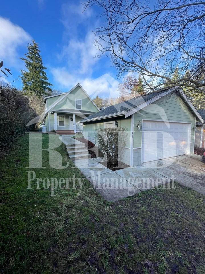 1185 Shorewood Dr - Photo 2 of 36