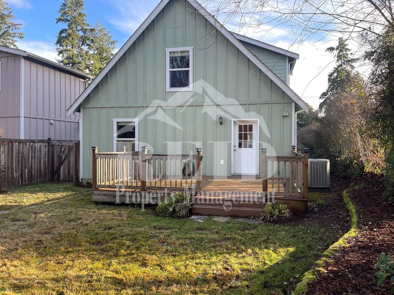 1185 Shorewood Dr - Photo 4 of 36