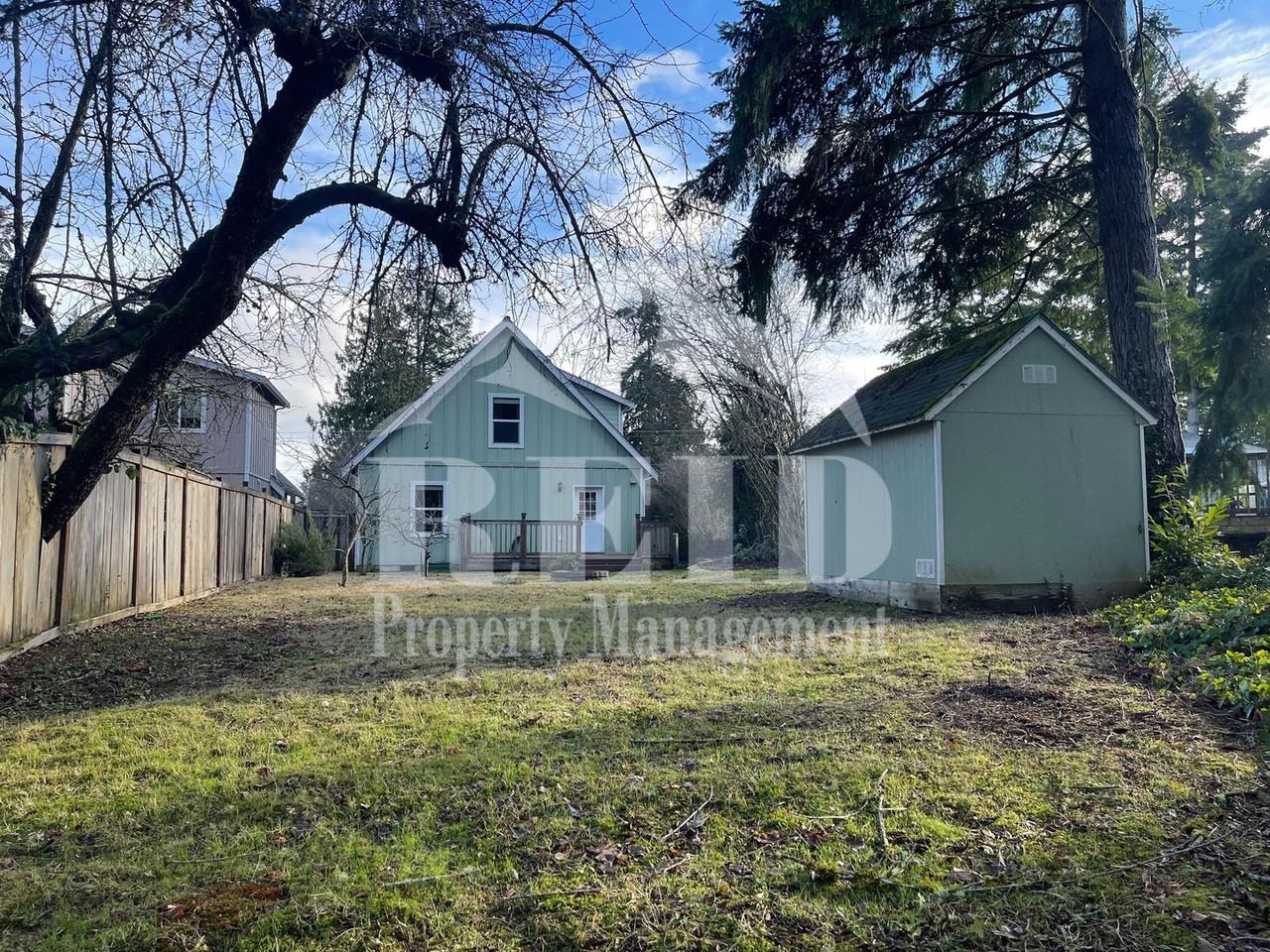 1185 Shorewood Dr - Photo 5 of 36