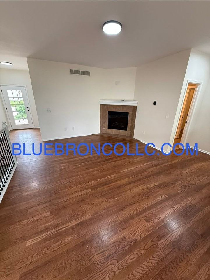 10408 E 45th Ter - Photo 2 of 10