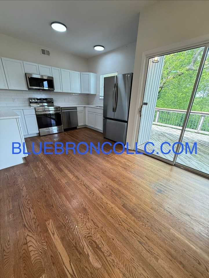 10408 E 45th Ter - Photo 3 of 10