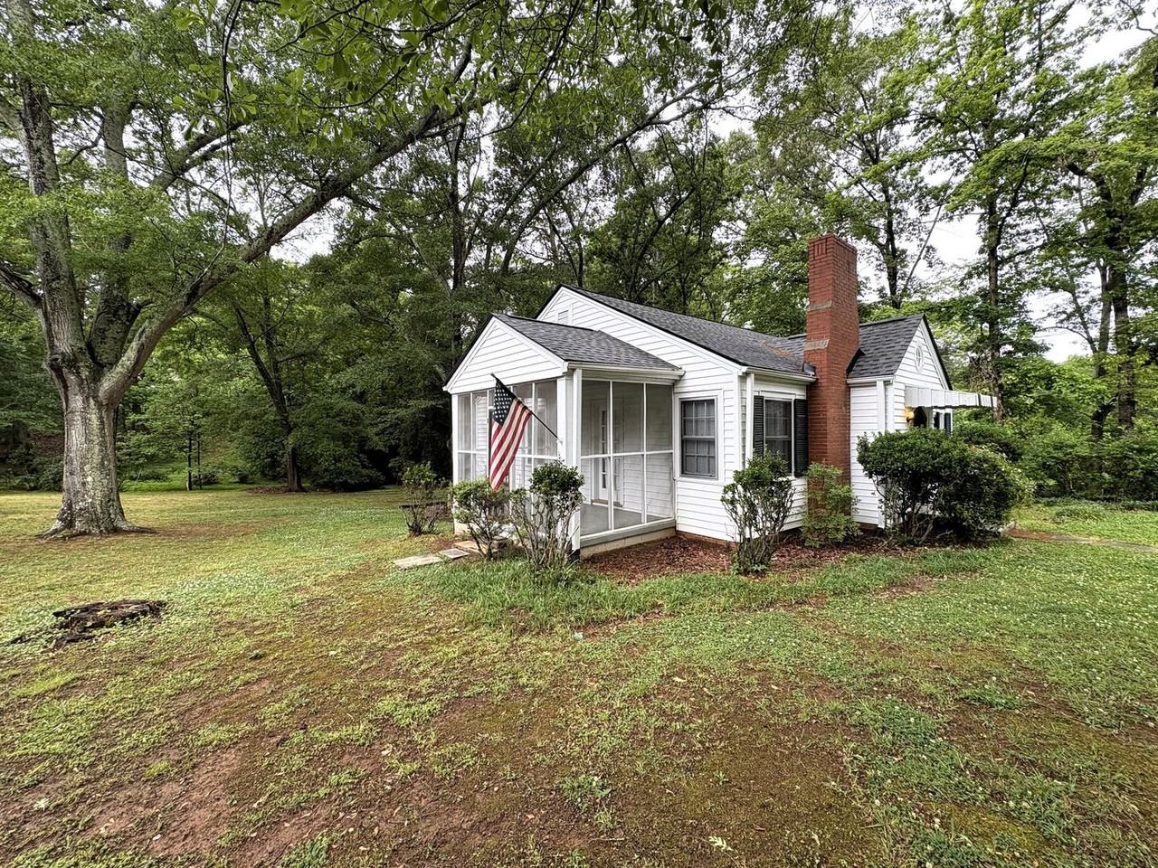 1391 Enota Ave Ne - Photo 2 of 28