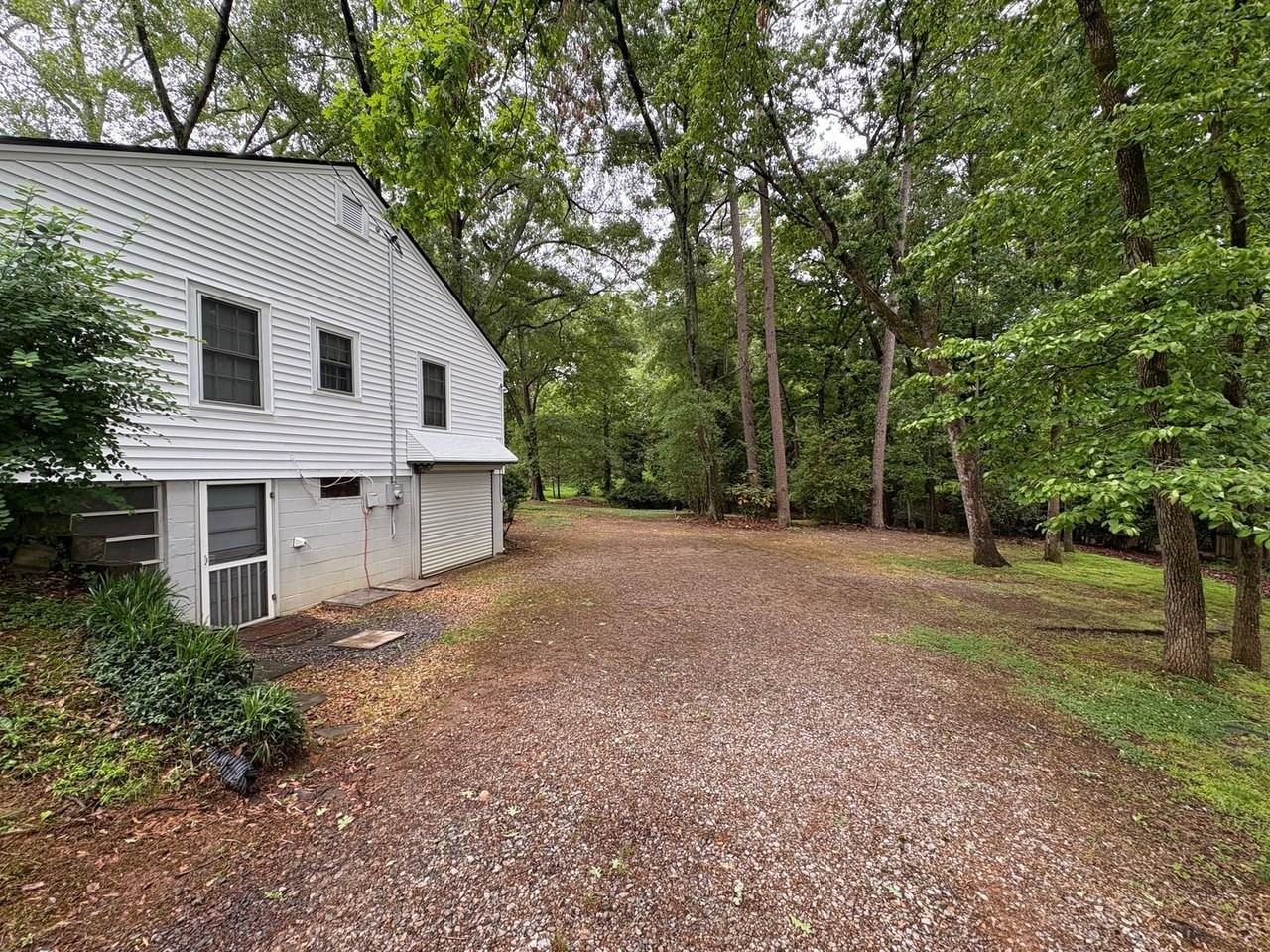 1391 Enota Ave Ne - Photo 4 of 28