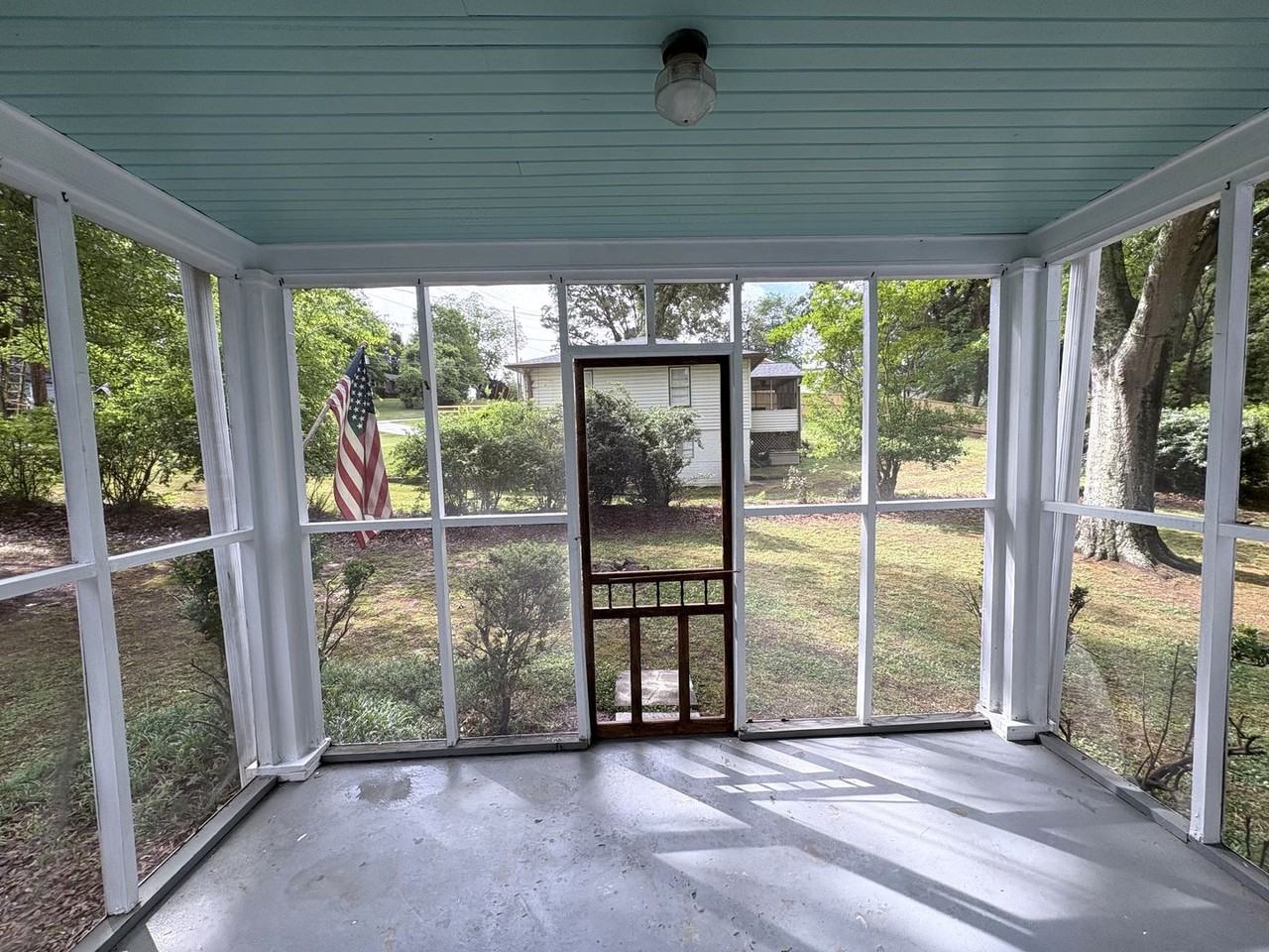 1391 Enota Ave Ne - Photo 7 of 28