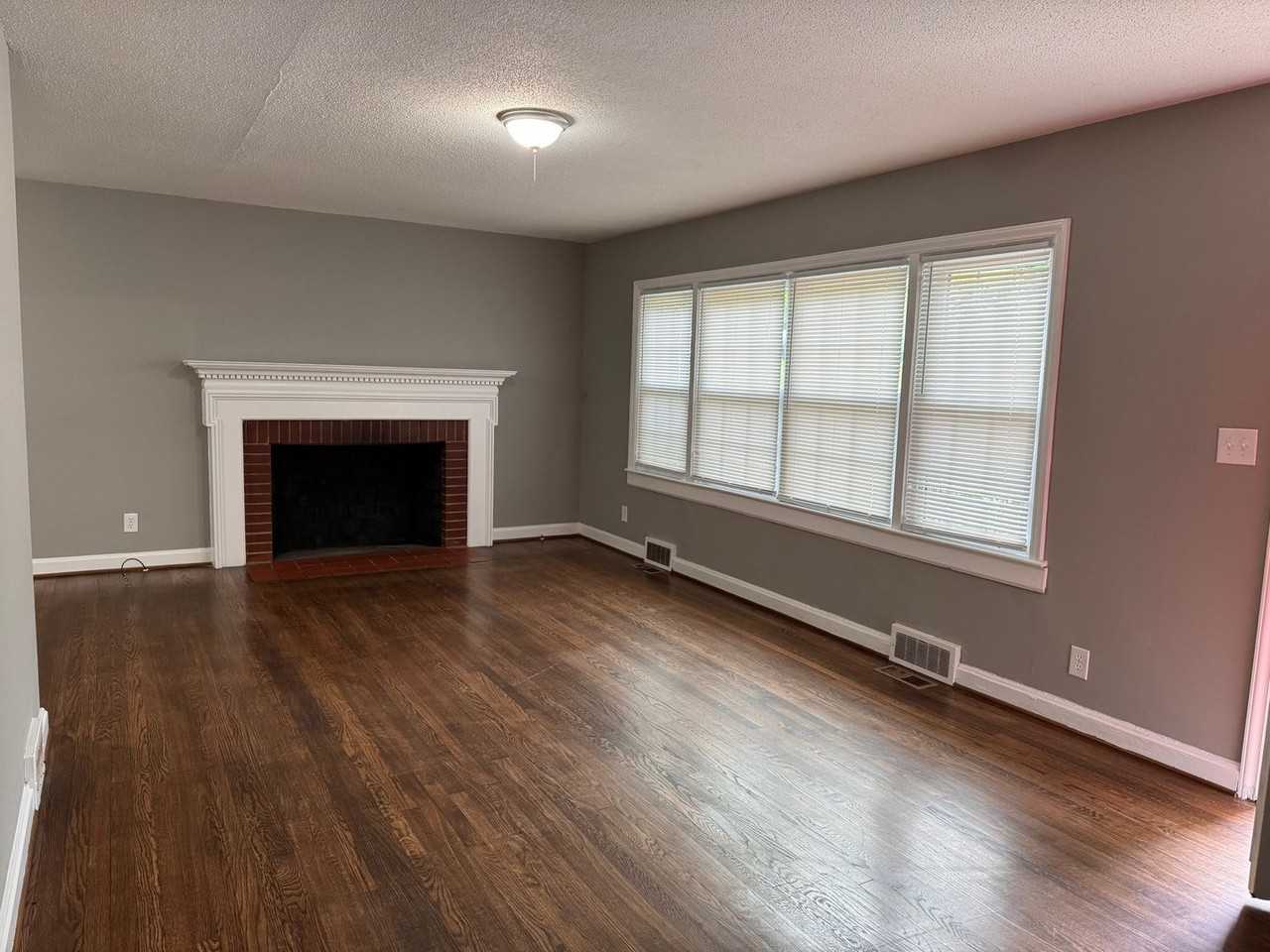 455 E Kivett St - Photo 2 of 26