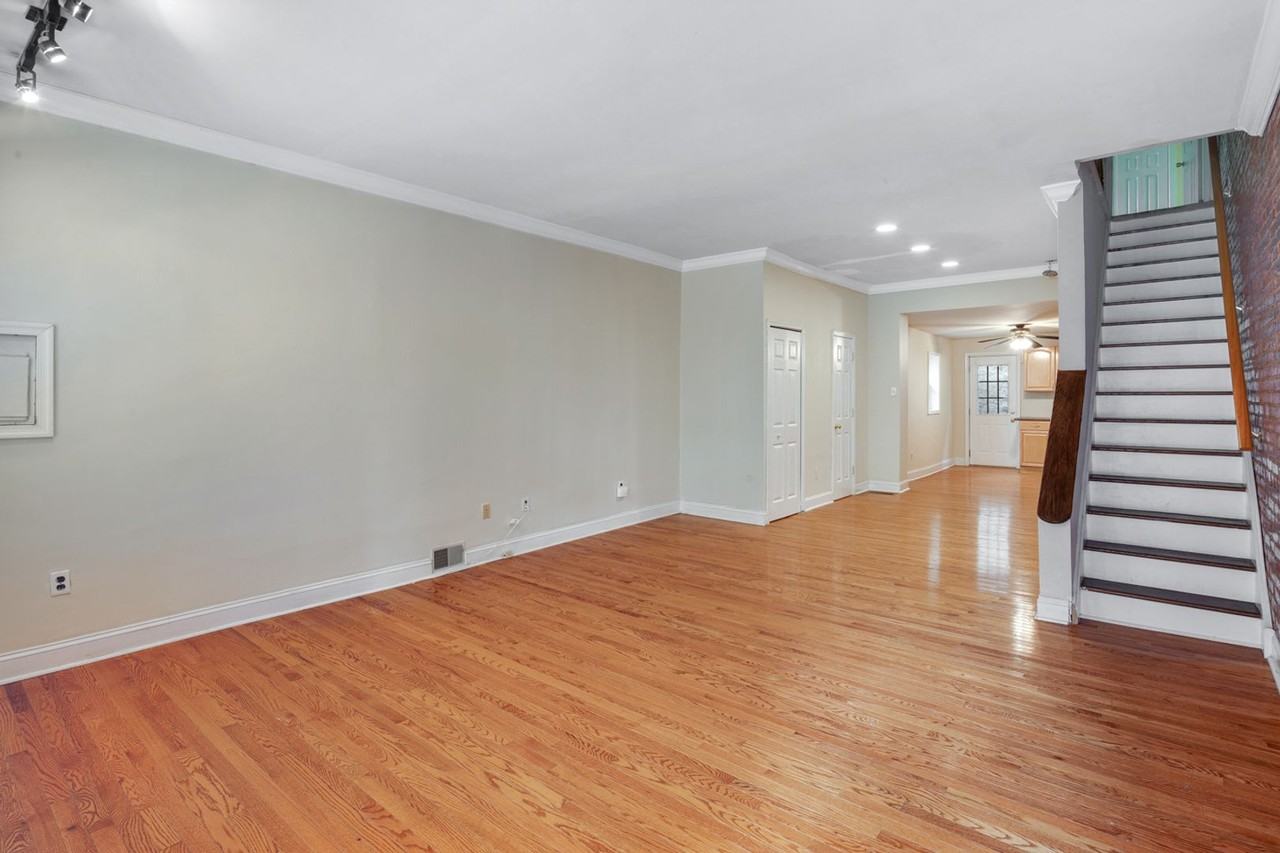 1819 Pemberton St - Photo 3 of 18