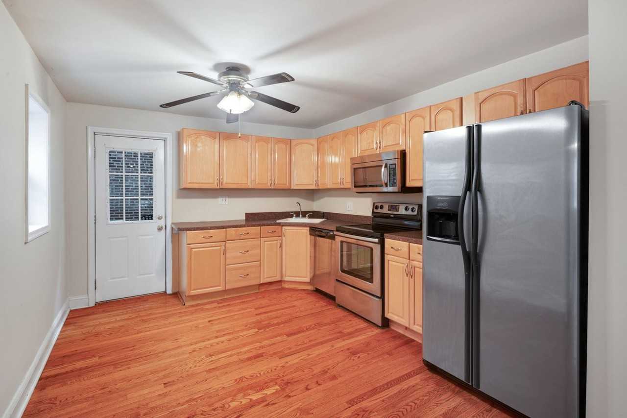 1819 Pemberton St - Photo 7 of 18