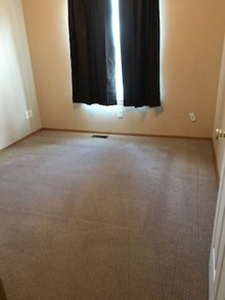 484 W Shore Dr - Photo 4 of 16