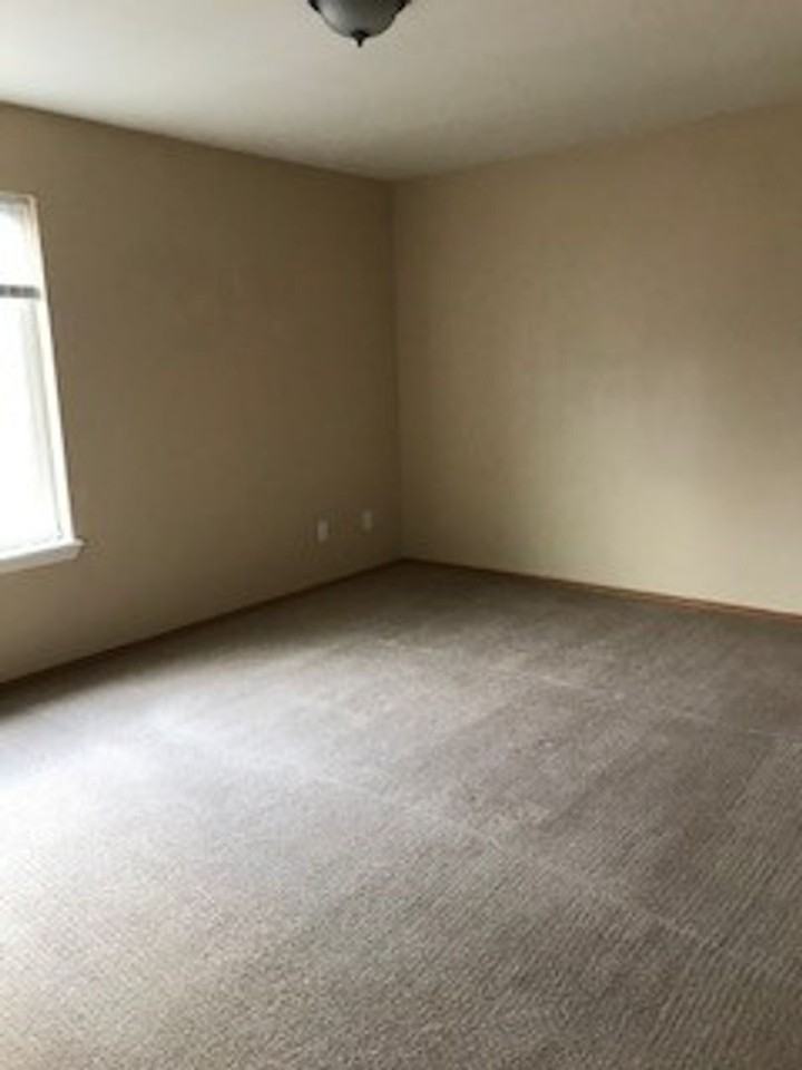 484 W Shore Dr - Photo 5 of 16