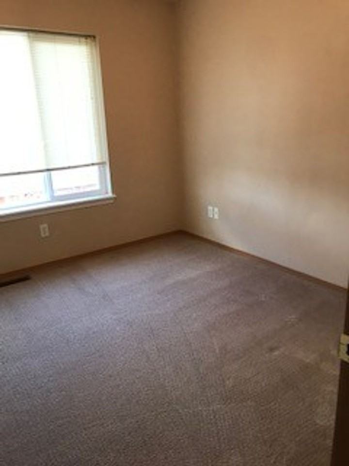 484 W Shore Dr - Photo 7 of 16