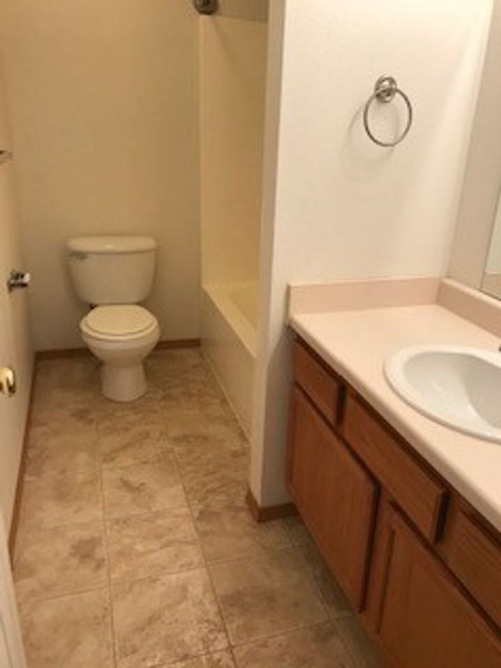 484 W Shore Dr - Photo 6 of 16