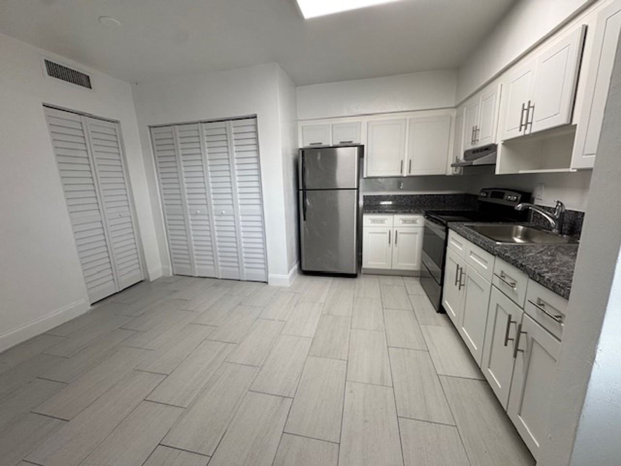 3720 SW 59 Ave - Photo 3 of 7